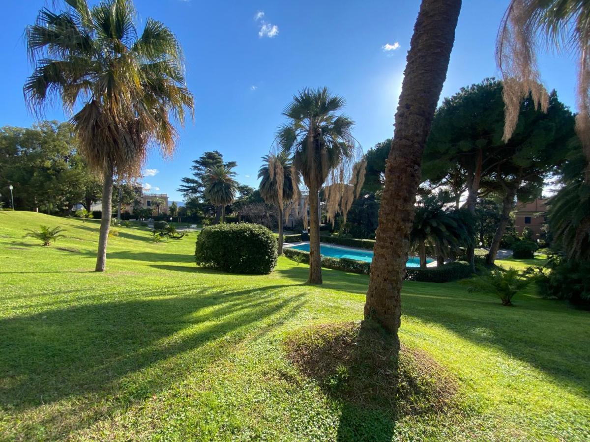 Casaviva-Stylish Trilo With Ac-Shared Pool-Parking Appartement Genua Buitenkant foto