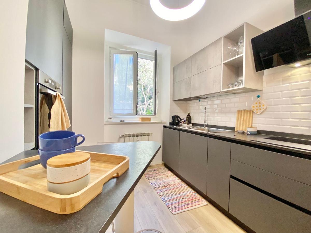 Casaviva-Stylish Trilo With Ac-Shared Pool-Parking Appartement Genua Buitenkant foto